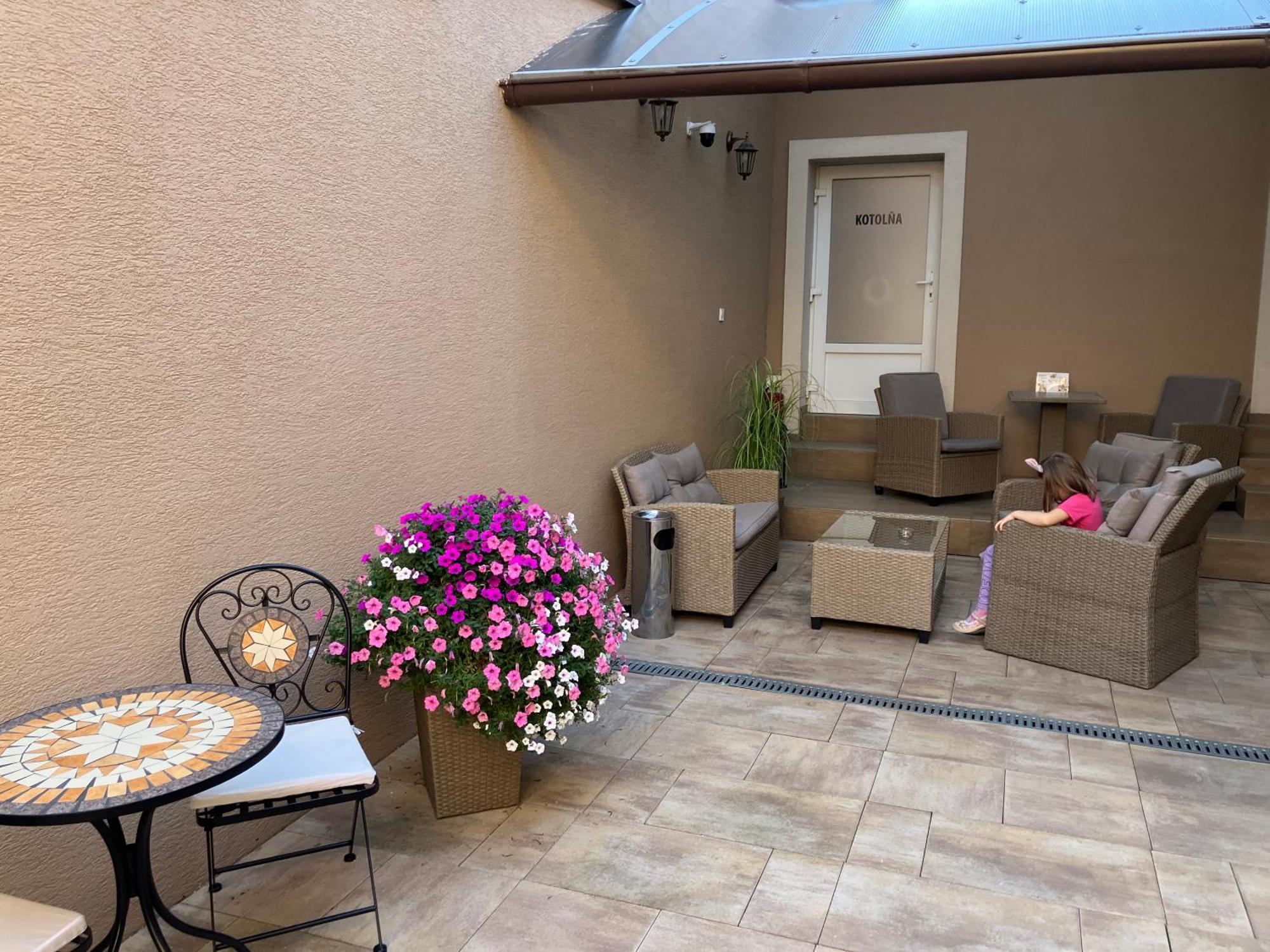 Corner House Apartment ลูเชนเยช ภายนอก รูปภาพ